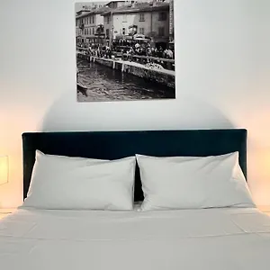https://comfy-navigli-apartment-in-milan.italymilanhotels.net
